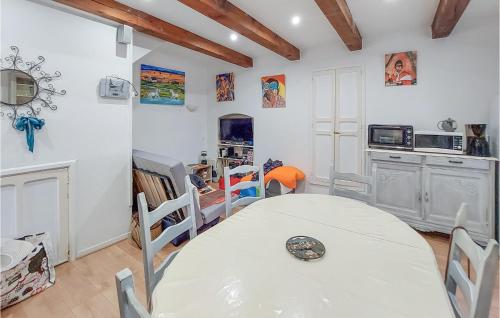 Nice home in Molires-Cavaillac with 3 Bedrooms and WiFi