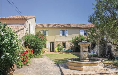 Nice home in Mondragon with 6 Bedrooms, Private swimming pool and Outdoor swimming pool
