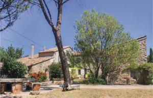 Nice home in Mondragon with 6 Bedrooms, Private swimming pool and Outdoor swimming pool