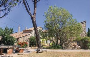 Maison de vacances Nice home in Mondragon with 6 Bedrooms, Private swimming pool and Outdoor swimming pool  84430 Mondragon Provence-Alpes-Côte d\'Azur