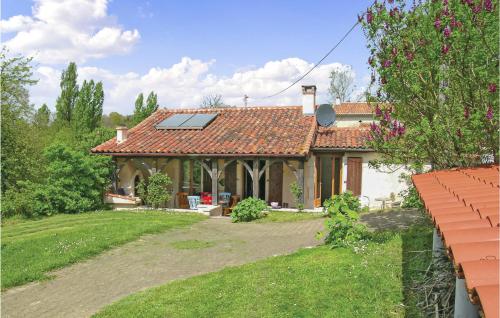 Nice home in Montignac Le Coq with 2 Bedrooms, WiFi and Outdoor swimming pool