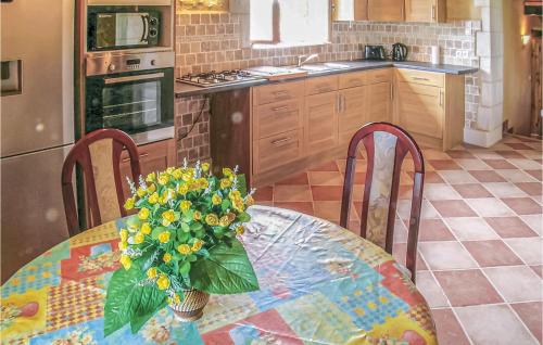 Nice home in Montignac Le Coq with 2 Bedrooms, WiFi and Outdoor swimming pool