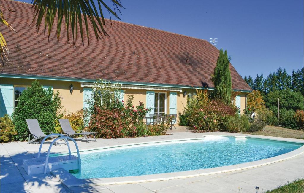 Nice home in Montignac with 3 Bedrooms, WiFi and Outdoor swimming pool , 24290 Montignac