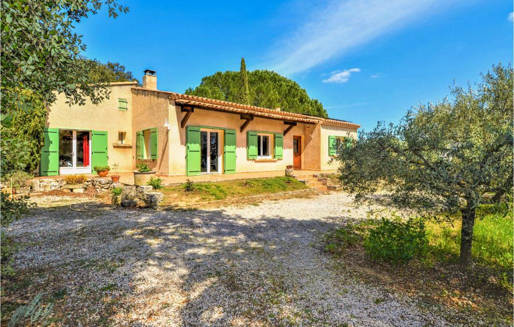 Maison de vacances Nice home in Montignargues with Outdoor swimming pool, WiFi and 4 Bedrooms  30190 Montignargues