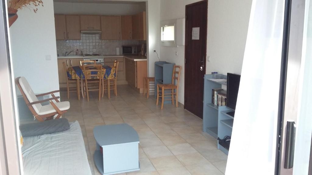 Nice home in Montignargues with Outdoor swimming pool, WiFi and 4 Bedrooms