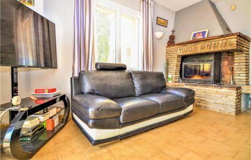 Nice home in Montignargues with Outdoor swimming pool, WiFi and 4 Bedrooms