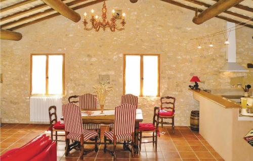 Nice home in Mthamis with 7 Bedrooms