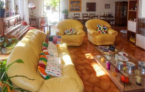 Nice home in Murviel-les-Bziers with 3 Bedrooms, WiFi and Outdoor swimming pool