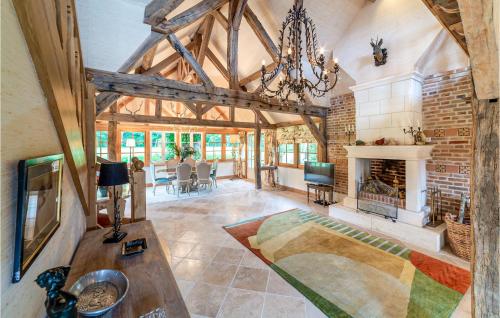 Nice home in Nouan-le-Fuzelier with WiFi and 3 Bedrooms