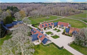 Nice home in Nouan-le-Fuzelier with WiFi and 3 Bedrooms