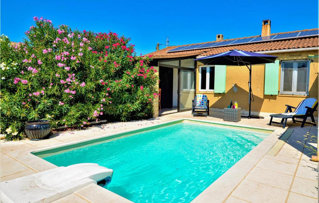 Nice home in Orange with WiFi, Private swimming pool and Outdoor swimming pool , 84100 Orange