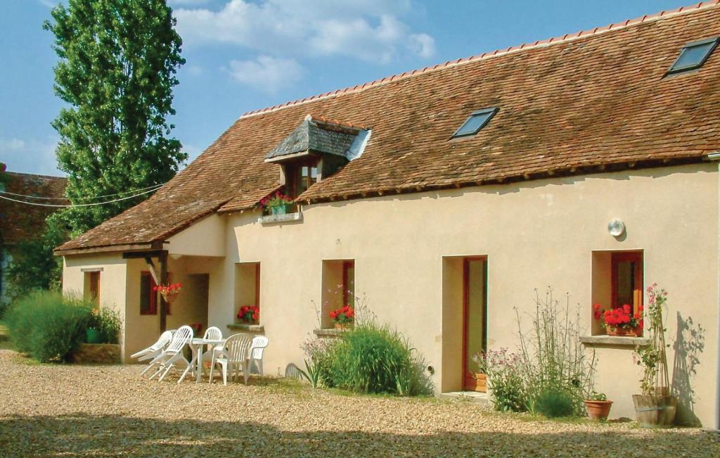 Nice home in Parcay les Pins with 3 Bedrooms, Jacuzzi and WiFi , 49390 Parçay-les-Pins