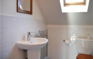 Nice home in Parcay les Pins with 3 Bedrooms, Jacuzzi and WiFi