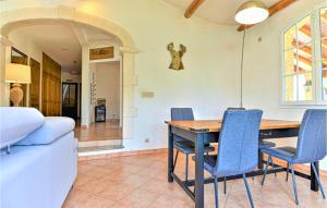 Nice home in Pierrelatte with 4 Bedrooms, WiFi and Outdoor swimming pool