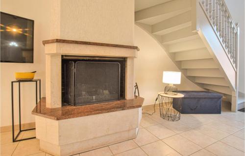 Nice home in PIROU with WiFi and 3 Bedrooms