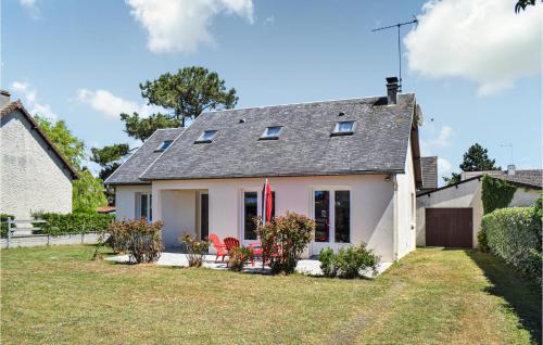 Nice home in PIROU with WiFi and 3 Bedrooms