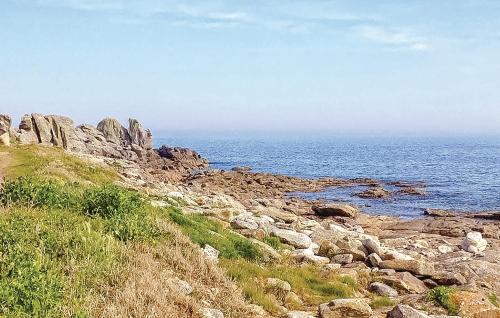 Nice home in Plobannalec-Lesconil w/ 3 Bedrooms