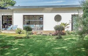 Nice home in Plobannalec-Lesconil w/ 3 Bedrooms