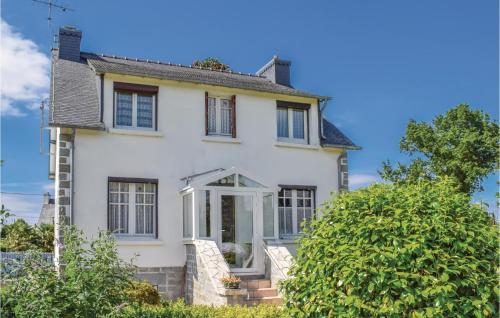 Nice home in Plouaret with 3 Bedrooms and WiFi