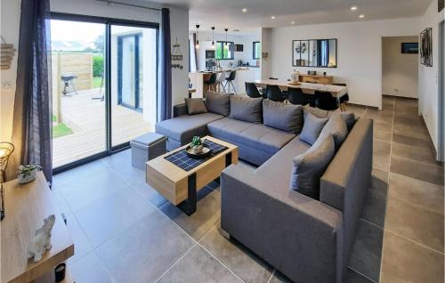 Nice home in Plouguerneau with 3 Bedrooms and WiFi