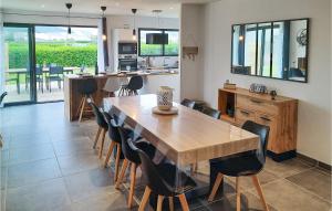 Nice home in Plouguerneau with 3 Bedrooms and WiFi