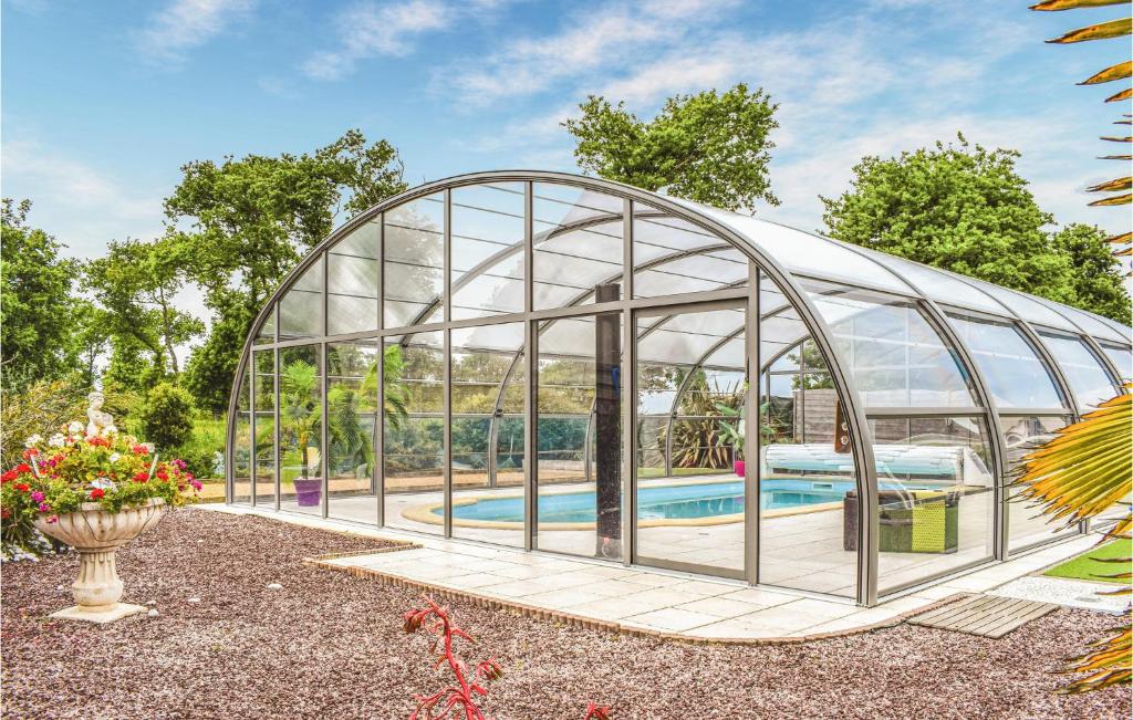 Maison de vacances Nice home in Pommeret with Sauna, Internet and Outdoor swimming pool  22120 Pommeret