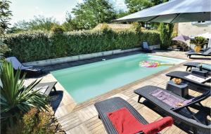 Nice home in Pont Saint Esprit with 4 Bedrooms, WiFi and Outdoor swimming pool