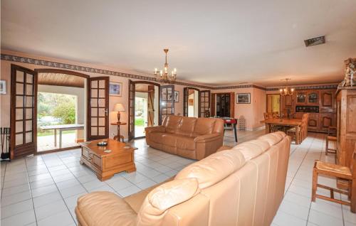 Nice home in Prades with 5 Bedrooms, WiFi and Private swimming pool