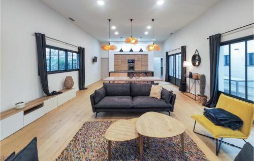 Nice home in Puimisson with Outdoor swimming pool, WiFi and Private swimming pool