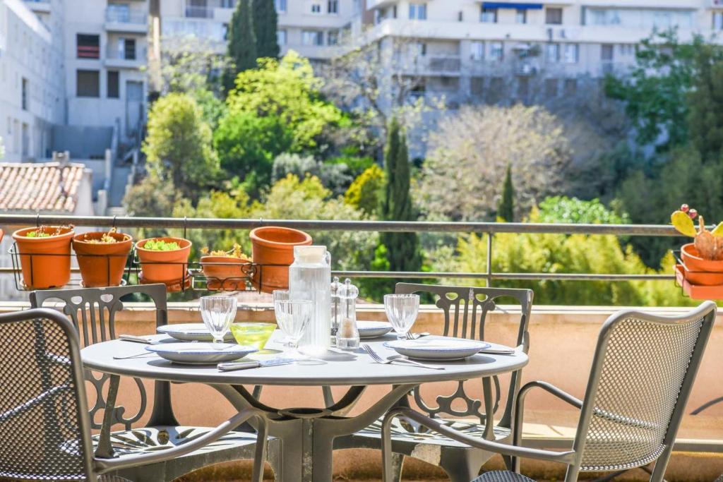Nice home in Quemper Guznnec with 2 Bedrooms and WiFi