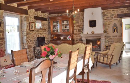 Nice home in Quemper Guznnec with 2 Bedrooms and WiFi