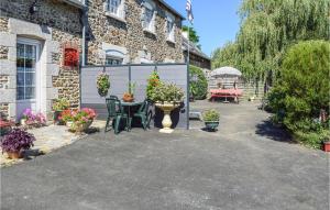 Nice home in Quemper Guznnec with 2 Bedrooms and WiFi