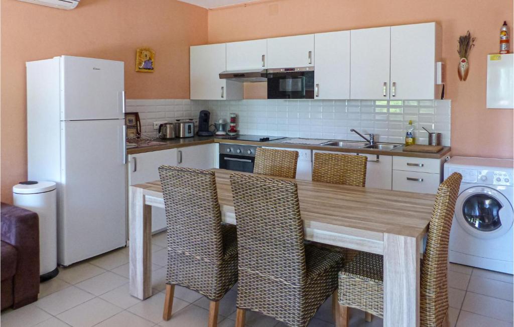 Maison de vacances Nice home in Rayol-Canadel-sur-Mer with 2 Bedrooms, WiFi and Outdoor swimming pool  83820 Rayol-Canadel-sur-Mer