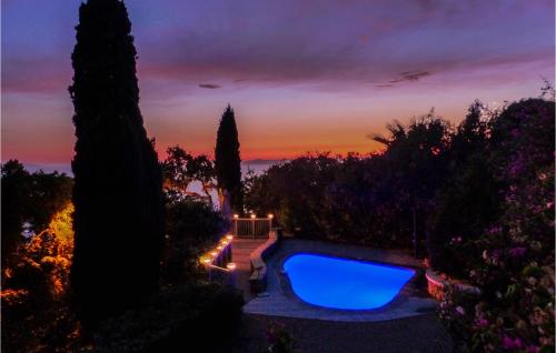 Nice home in Rayol-Canadel-sur-Mer with 2 Bedrooms, WiFi and Outdoor swimming pool