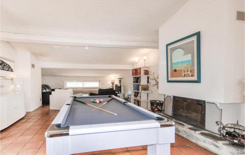 Nice home in Rigarda with 5 Bedrooms, WiFi and Outdoor swimming pool