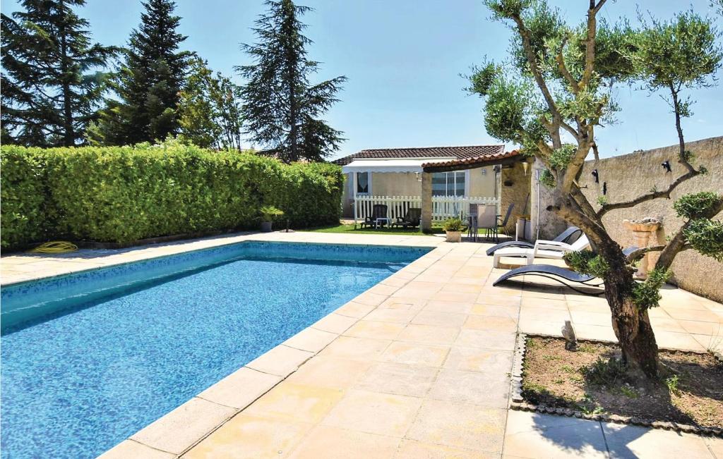 Maison de vacances Nice home in Robion with 1 Bedrooms, WiFi and Outdoor swimming pool  84440 Robion