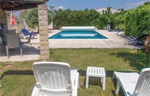 Nice home in Robion with 1 Bedrooms, WiFi and Outdoor swimming pool