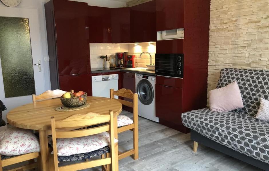 Nice home in Royan with 5 Bedrooms and WiFi 17200 Royan