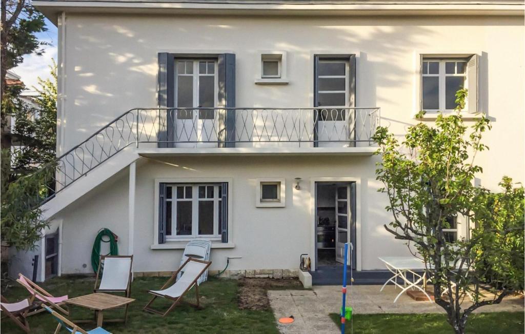 Nice home in Royan with 5 Bedrooms and WiFi , 17200 Royan