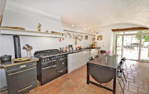 Nice home in Roynac with 5 Bedrooms, WiFi and Outdoor swimming pool