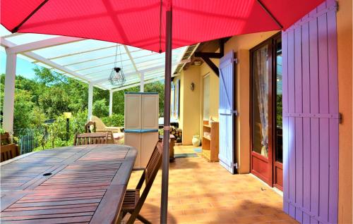 Nice home in Saint-Denis with WiFi and 1 Bedrooms