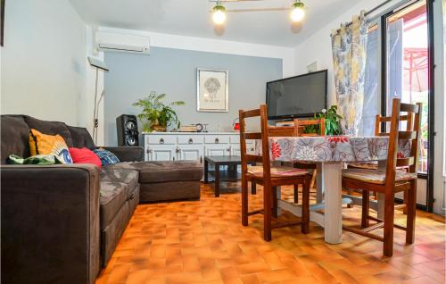 Nice home in Saint-Denis with WiFi and 1 Bedrooms