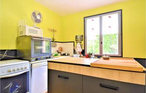 Nice home in Saint-Denis with WiFi and 1 Bedrooms