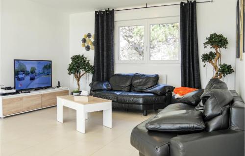 Nice home in Saint-Germain-sur-Ay with 3 Bedrooms and WiFi