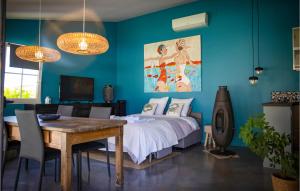 Nice home in Saint-Julien-de-Peyrol with Outdoor swimming pool and WiFi
