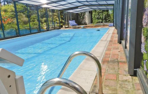 Nice home in Saint Pabu with WiFi, Outdoor swimming pool and Heated swimming pool