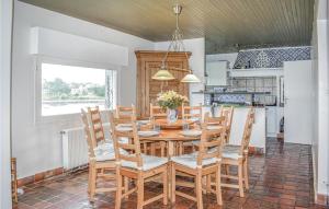 Nice home in Saint Pabu with WiFi, Outdoor swimming pool and Heated swimming pool