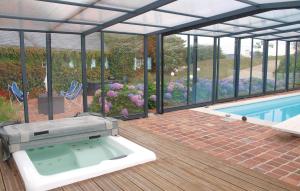 Nice home in Saint Pabu with WiFi, Outdoor swimming pool and Heated swimming pool