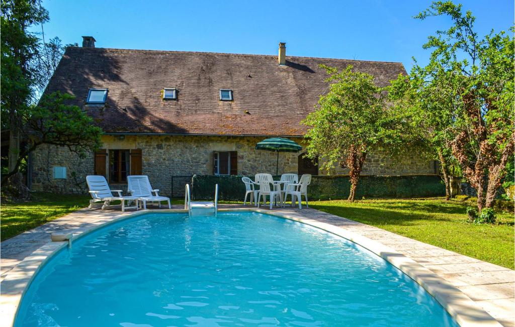 Maison de vacances Nice home in Saint Rabier with 4 Bedrooms and Outdoor swimming pool  24210 Saint-Rabier