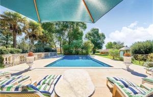 Nice home in Saint-Vivien-de-Medoc with WiFi, Private swimming pool and Outdoor swimming pool